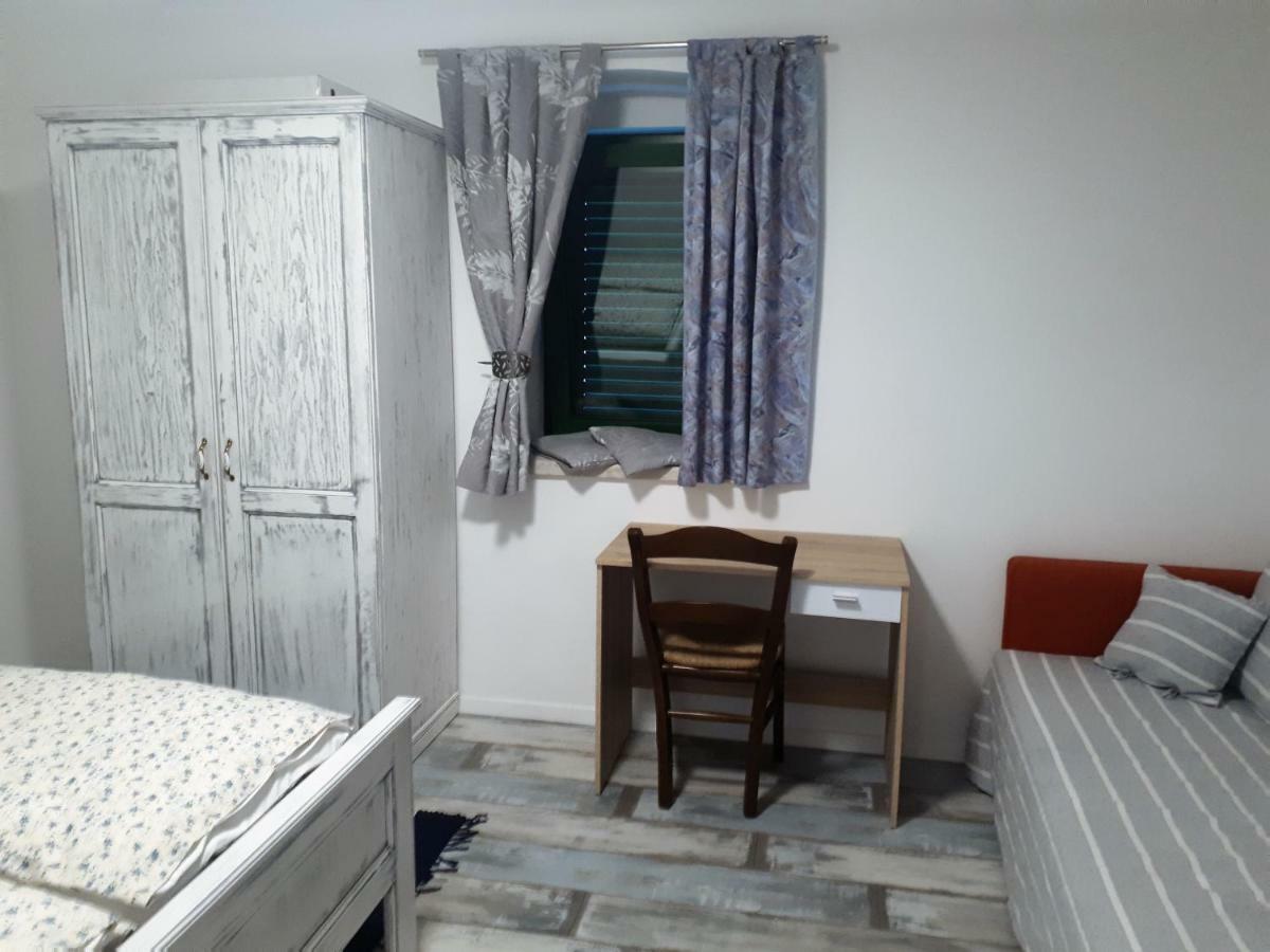 Apartment Terra Rossa Kastelir Ngoại thất bức ảnh