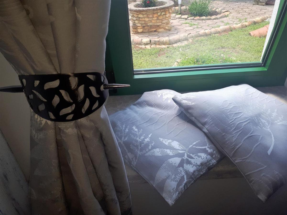 Apartment Terra Rossa Kastelir Ngoại thất bức ảnh