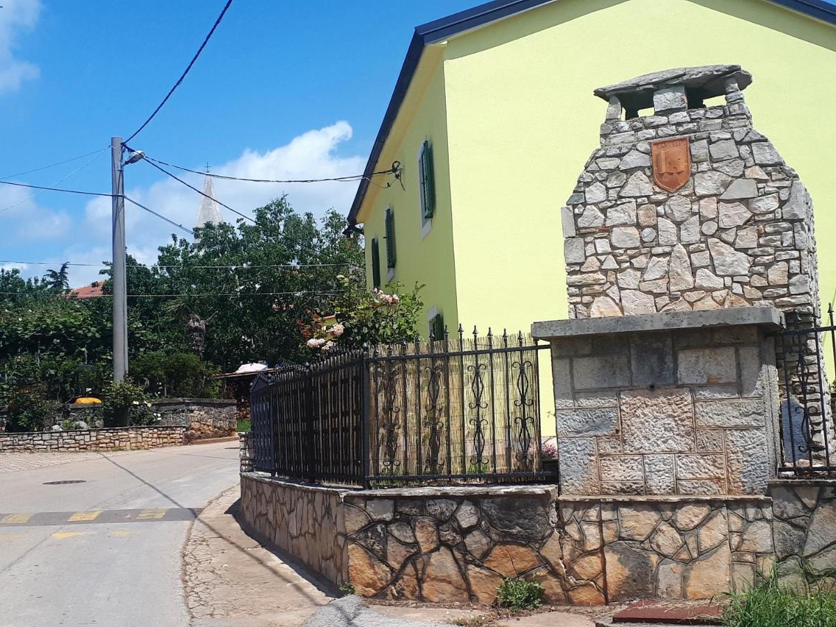 Apartment Terra Rossa Kastelir Ngoại thất bức ảnh