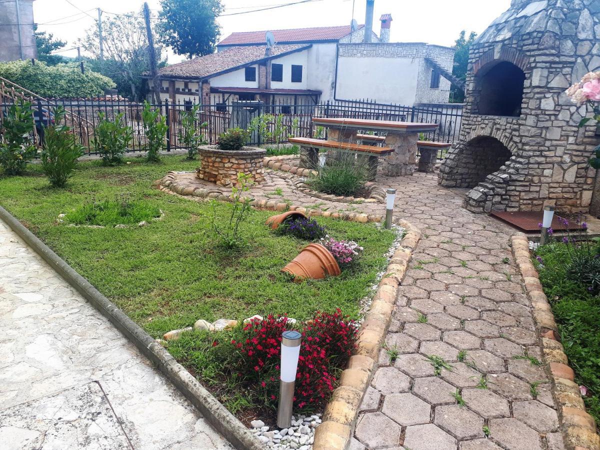 Apartment Terra Rossa Kastelir Ngoại thất bức ảnh
