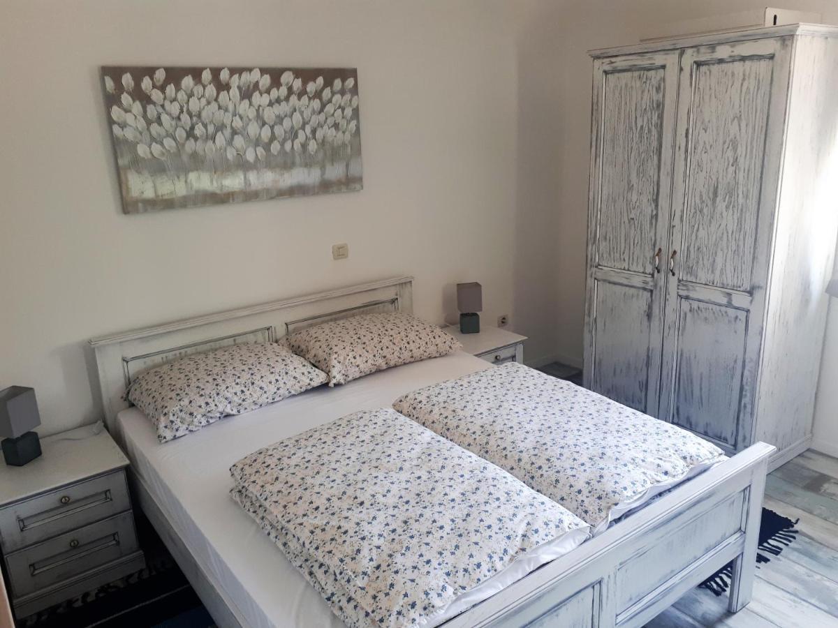 Apartment Terra Rossa Kastelir Ngoại thất bức ảnh
